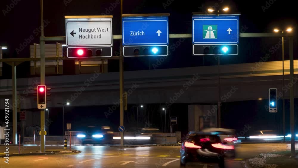 Verkehrstafeln nach Zürich, Dübendorf Neugut und Hochbord, sowie Autobahn, Zeitraffer Verkehr mit Auto und Bahn, Dübendorf, Zürich, Schweiz