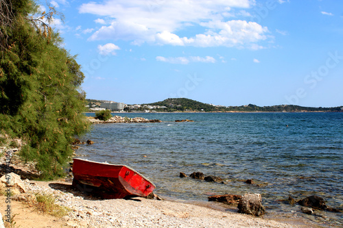 boat on the beach, nature, boat, water, sea, ocean, biue, green, red, sky, clouds, boat at sea, tree, Greece, islands, biue sky, blue ocean, red boart, pease, Aegean sea