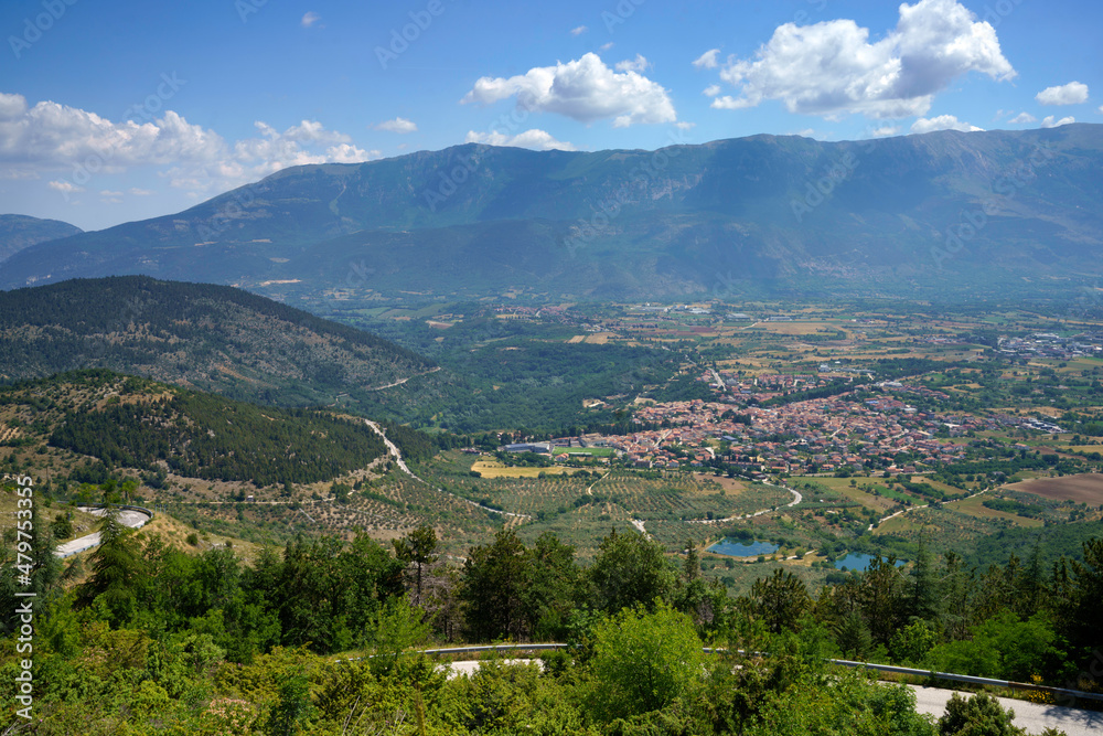 Fototapeta premium Landscape of Valle Peligna, Abruzzo, near Raiano and Anversa