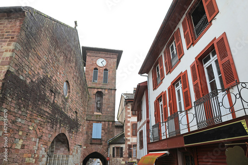 Valokuva Saint-Jean-Pied-de-Port donibane garazi pueblo medieval calle principal iglesia