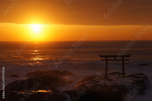 sunrise on the beach © chiwakosan