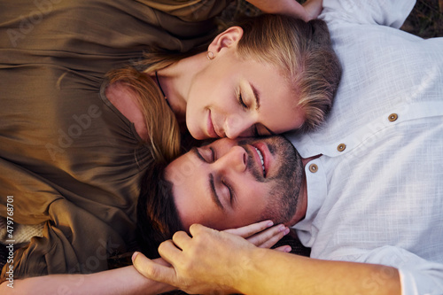 Foto Happy couple is outdoors laying down on the ground