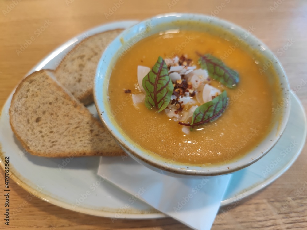 soup with bread;English breakfast soup with bread;English breakfast