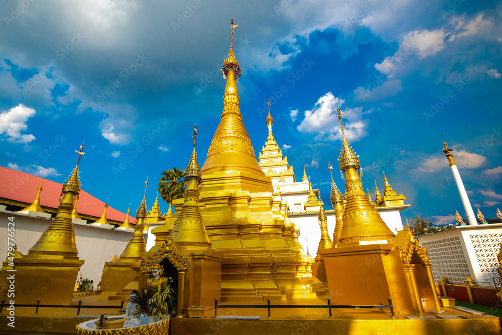 Naklejka premium Wat Thai Wattanaram It is a Thai temple that is built in Myanmar style. There is a beautiful golden color in Mae Sot District, Tak Province, Thailand.