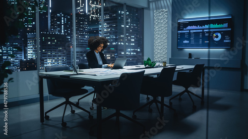 Photographie Successful African American Businesswoman Walking into Meeting Room in Big City Office Late in the Evening
