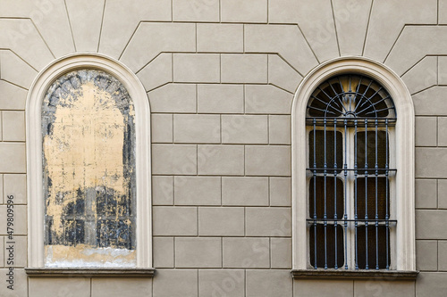 Принти на полотні Detail of the façade of an old palace with a window painted with the trompe-l'oe