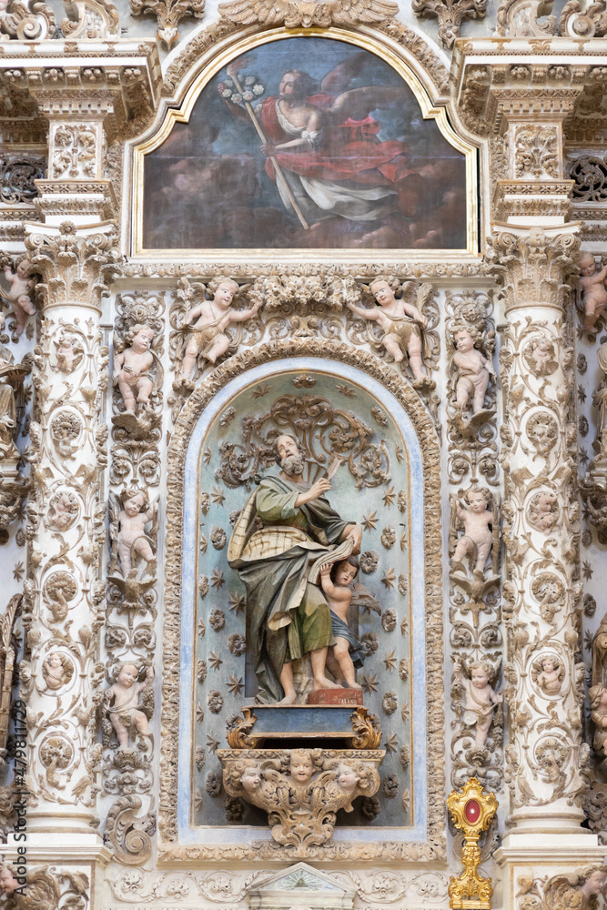Interno della chiesa di san matteo, nella città barocca di lecce Interno della chiesa di san matteo, nella città barocca di lecce