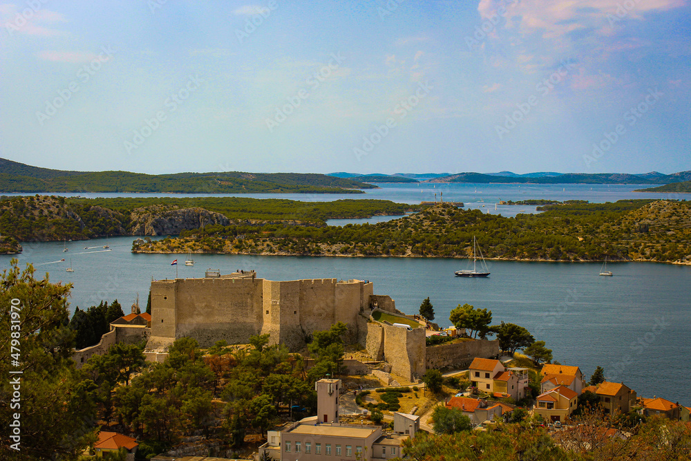 Festung in Sibenik (Kroatien), mit Blick auf die Bucht.