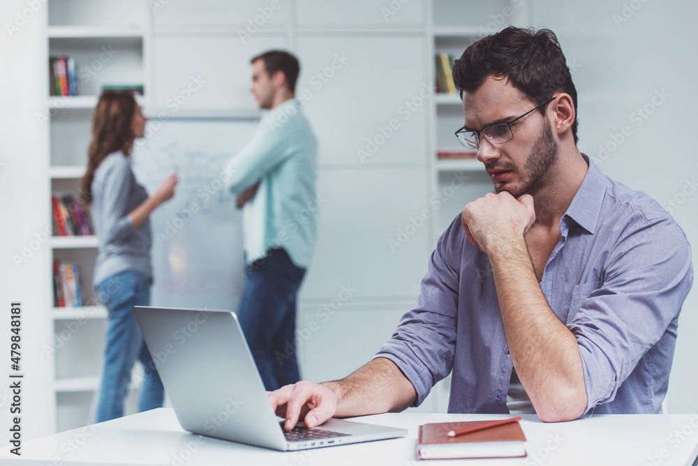 Obraz premium Young successful team working