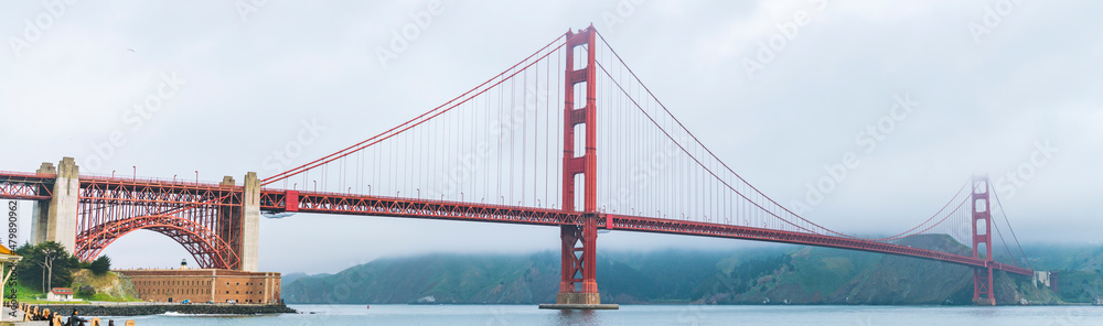 Obraz premium The Golden Gate bridge in the morning, San Francisco, California.