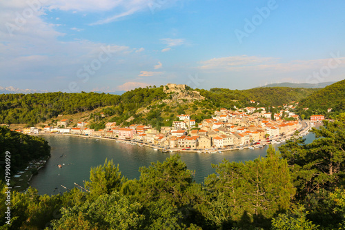 Novigrad mit Castle - Küstenlandschaft an der kroatischen Adria © mediartist