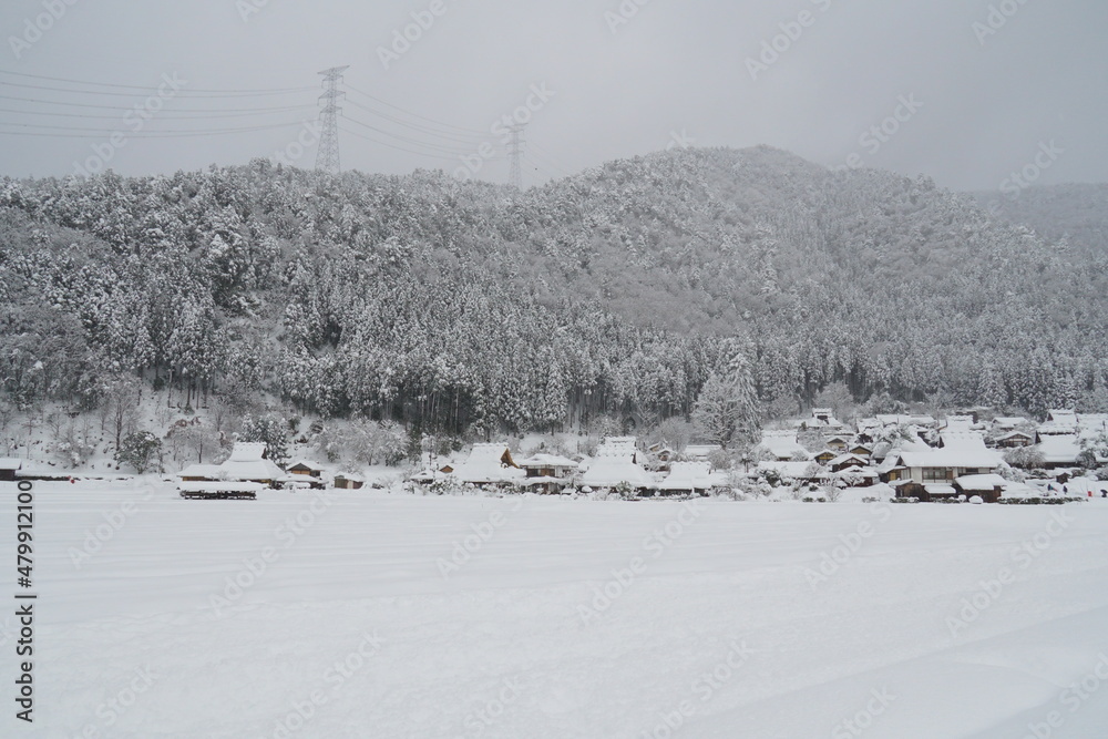 大雪の日の京都美山かやぶきの里