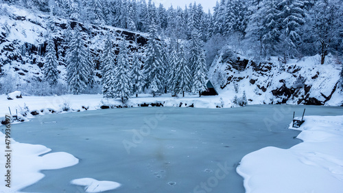 Wunderschöne Winterwanderung zum Bergsee am Rennsteig bei Floh-Seligenthal - Deutschland photo