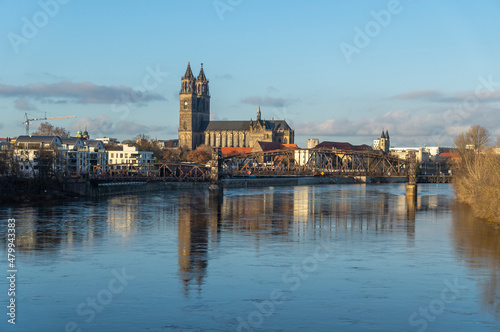 Magdeburg. Blick von der Elbe auf den Dom