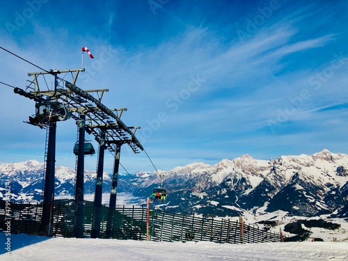 Seilbahn - Bergbahn - Gondel - Lift - Schilift - Sessellift - Pendelbahn photo