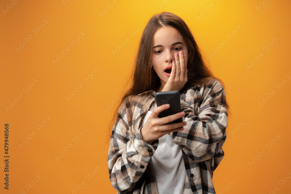 Portrait of a smiling young girl using smartphone