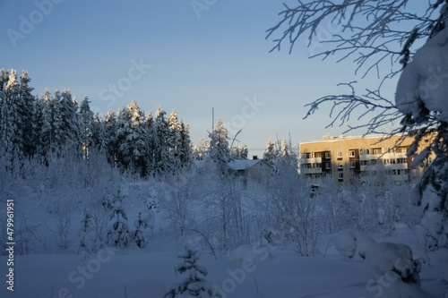 The sun illuminates the house.