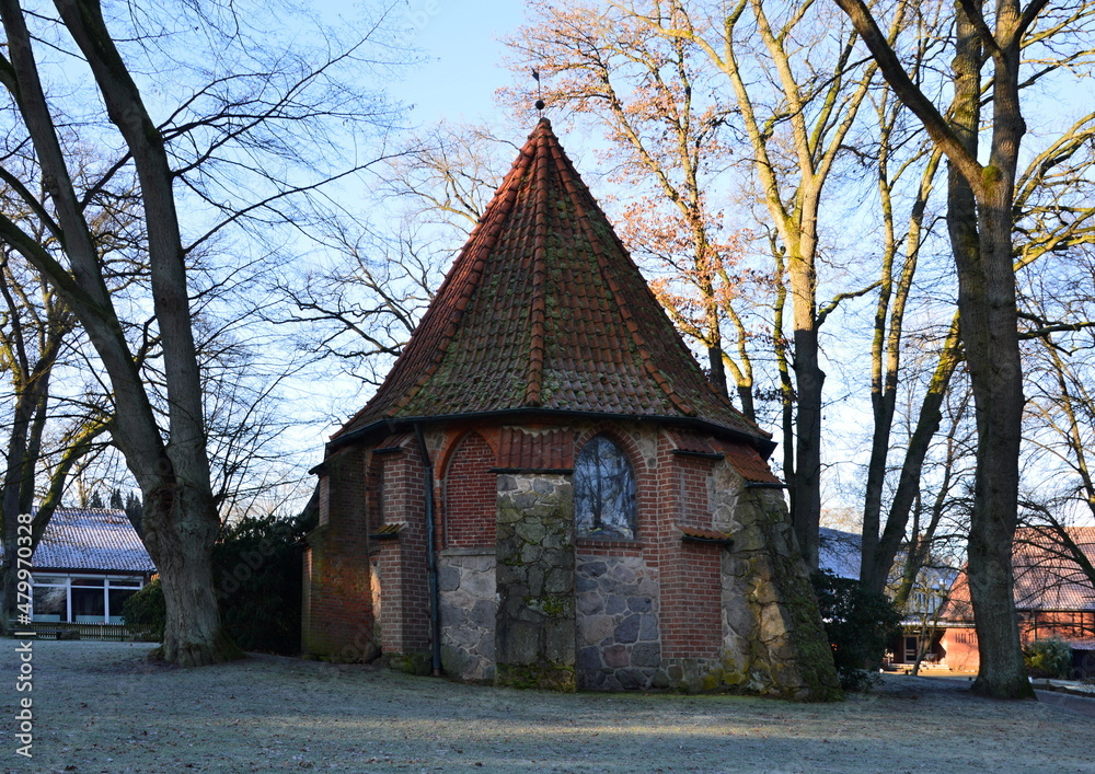 Historische Kirche Ole Kerk im Winter in Bispingen, Niedersachsen Historische Kirche Ole Kerk im Winter in Bispingen, Niedersachsen
