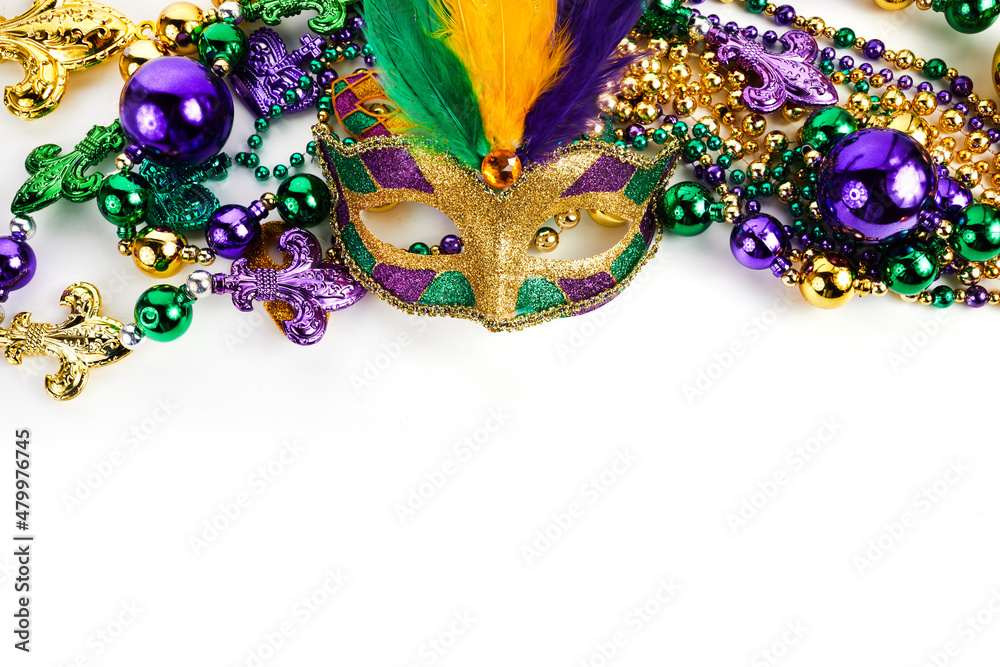 Frame of Mardi Gras mask and beads isolated on white background. - obrazy, fototapety, plakaty 