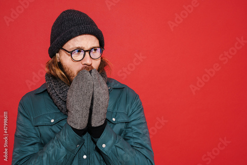Εκτύπωση καμβά Ginger man wearing hat and jacket trembling and feeling cold