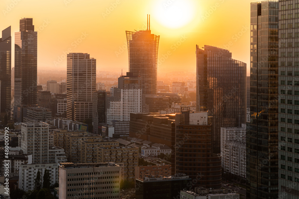 Nowoczesne wieżowce w Warszawie podczas zachodu słońca, Polska
 - obrazy, fototapety, plakaty 