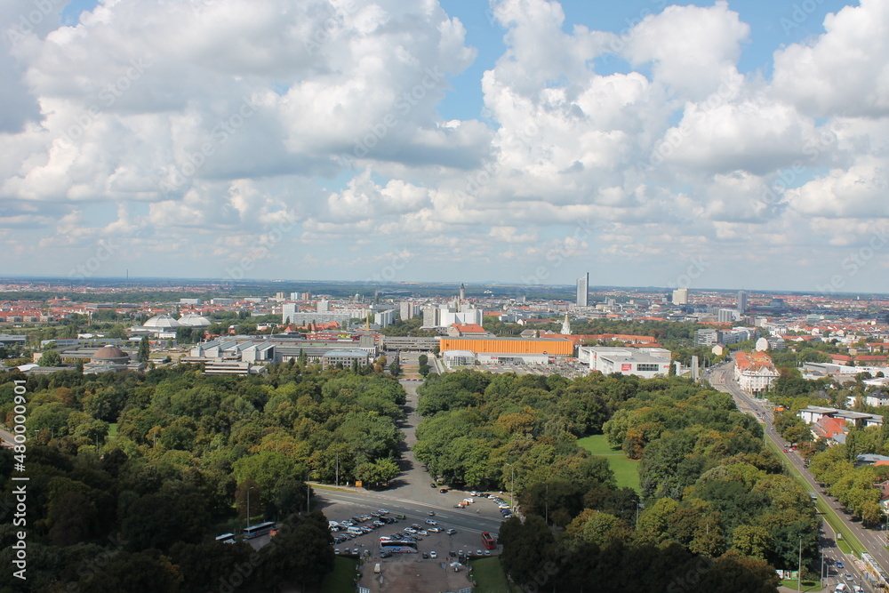 Blick auf die Innenstadt Leipzig vom Aussichtspunkt des Völkerschlachtsdenkmal