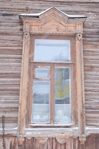 Old wooden houses in Ryazan. Beautiful platbands.