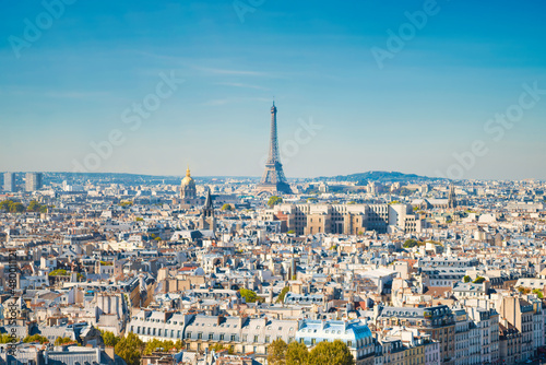 Paris cityscape with Eilffel tower © Pavlo Vakhrushev
