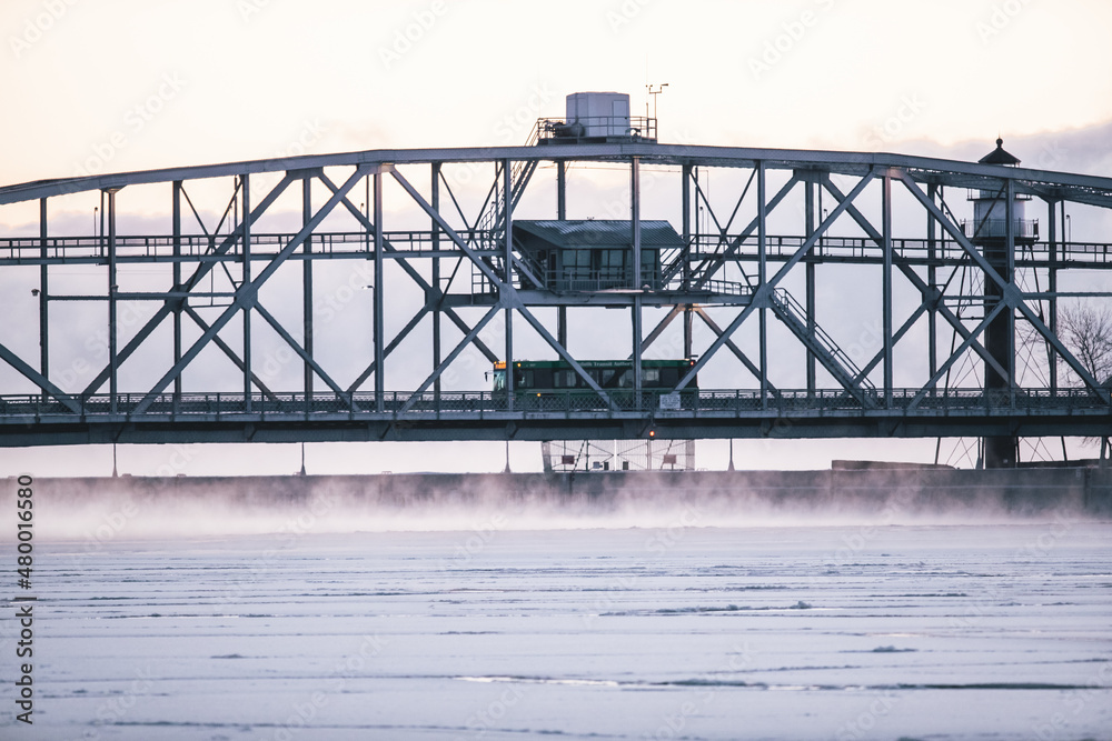 Naklejka premium Ship in Duluth Minnesota Cold - Temp Sea Smoke MN 