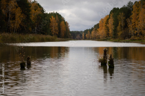 jezioro jesienią