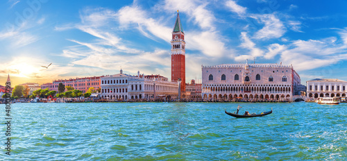 Obraz na płótnie Venice lagoon panoramic view, the most visited place in the city, Italy w salonie
