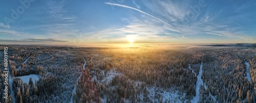 Wintersonnenaufgangspanorama über Hochnebel im Schwarzwald photo