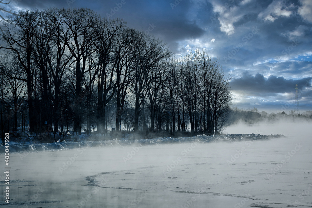 Ταπετσαρία Ice mist rising from water on a cold winter day.