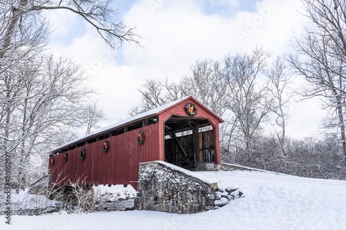 фотографія Pool Forge Red Covered Bridge on Snowy Day, Lancaster, Pennsylvania