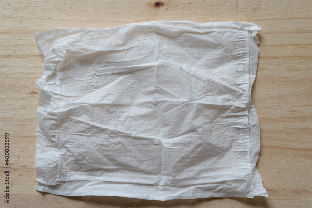 Obraz premium white tissue on a wooden surface