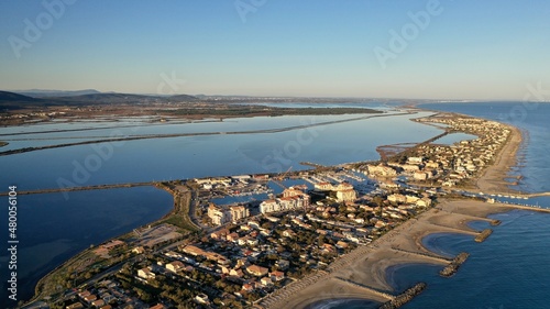 Fotografía survol de la plage de frontignan, Occitanie dans le sud de la France