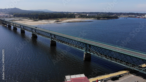 Bridge over the river Lima, linking the parish of Santa Maria Maggiore, in Viana do Castelo, Darque. Was opened in 1878, having been designed by the architect Gustave Eiffel.