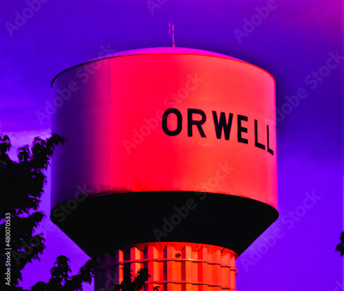 Fotografie Water tower in Orwell, Ohio at dusk