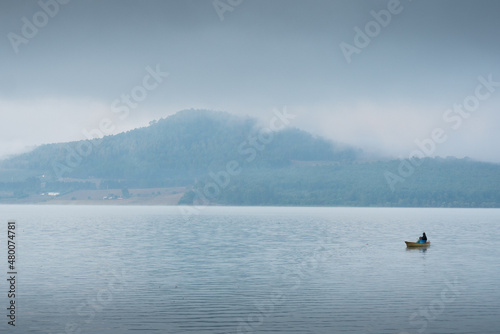 Lago y montaña