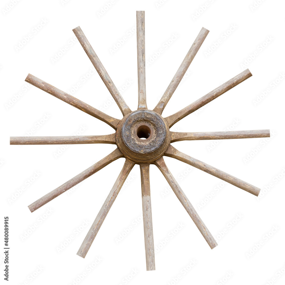 Vieille roue de charrette en bois sans bande de roulement, fond blanc