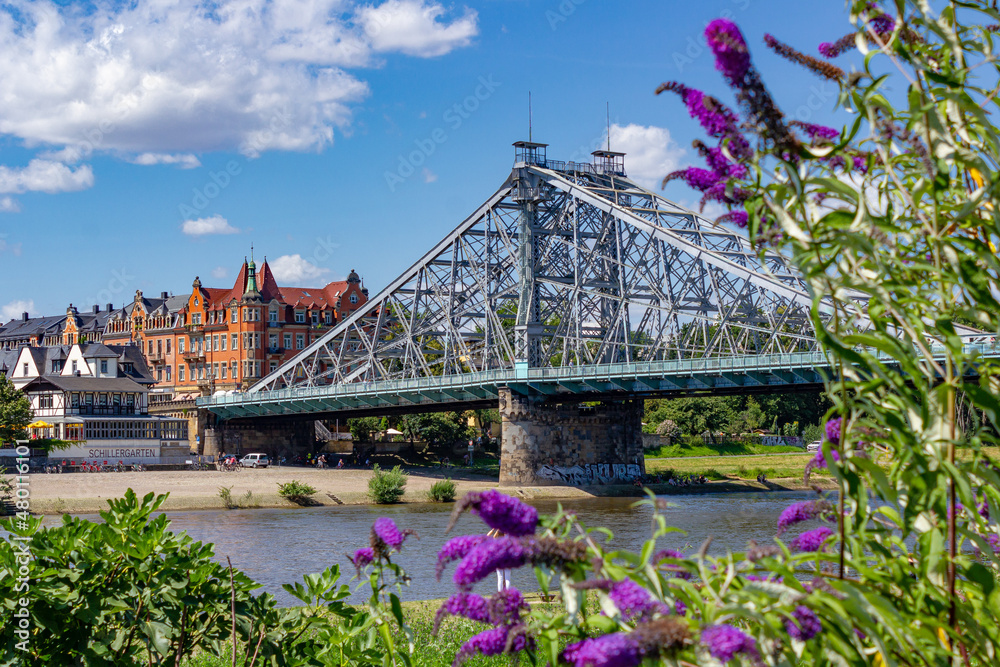 Ein Wahrzeichen in Dresden. Die Brücke das Blaue Wunder.