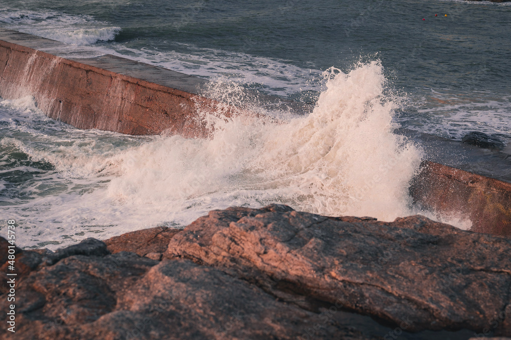 Grandes vagues déchainées sur la cote Atlantique Grandes vagues déchainées sur la cote Atlantique
