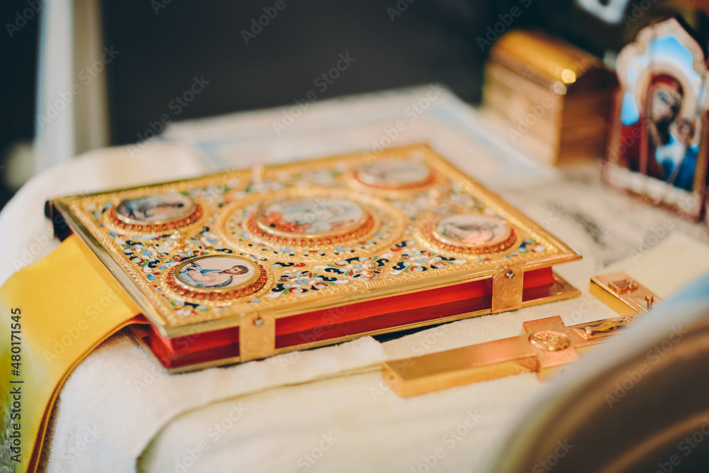 Naklejka premium book in a temple