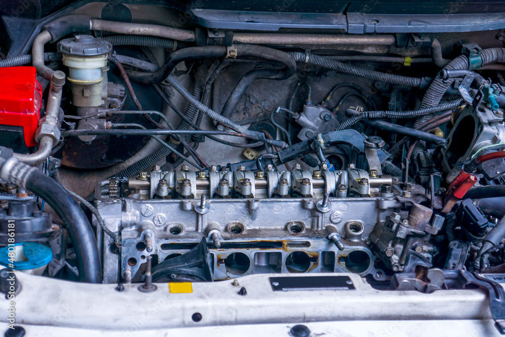 Engines that are heavily used until they are broken, have to open the cylinder head to check for the cause of failure. Engines that are heavily used until they are broken, have to open the cylinder head to check for the cause of failure.