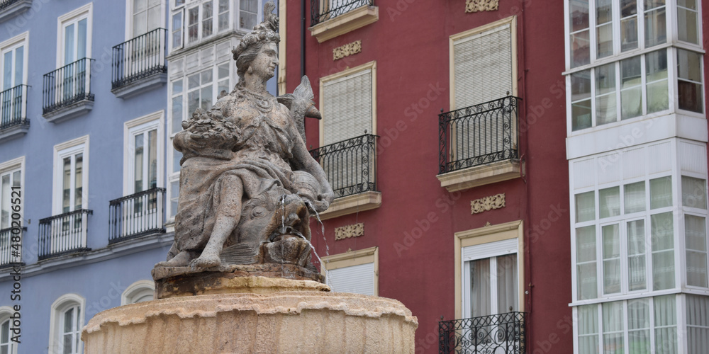 Estatua de una plaza de Burgos, España. Estatua de una plaza de Burgos, España.