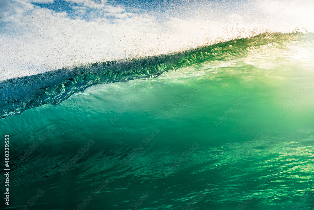 Obraz premium Surfing wave in Atlantic ocean with sunshine. Glassy turquoise wave in sunny day