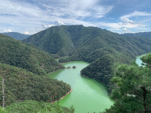 충북 보은 독수리봉에서 내려다본 대청호 풍경, 악어형상, 호수 / Daecheong Lake scenery, crocodile shape, lake overlooking from Boeun Eaglebong Peak in Chungbuk.