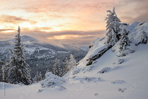 Zimowy, mroźny poranek w Karkonoszach. © Radek