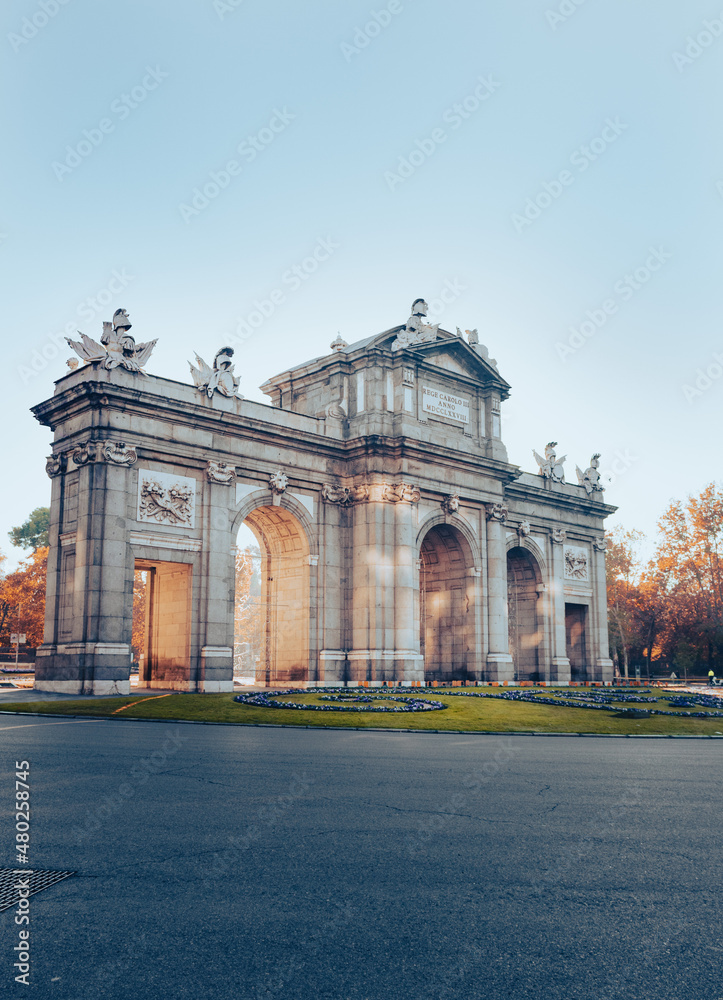 Obraz premium puerta de alcala in madrid