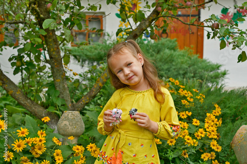 A beautiful little girl at the Sorochinskaya fair. photo